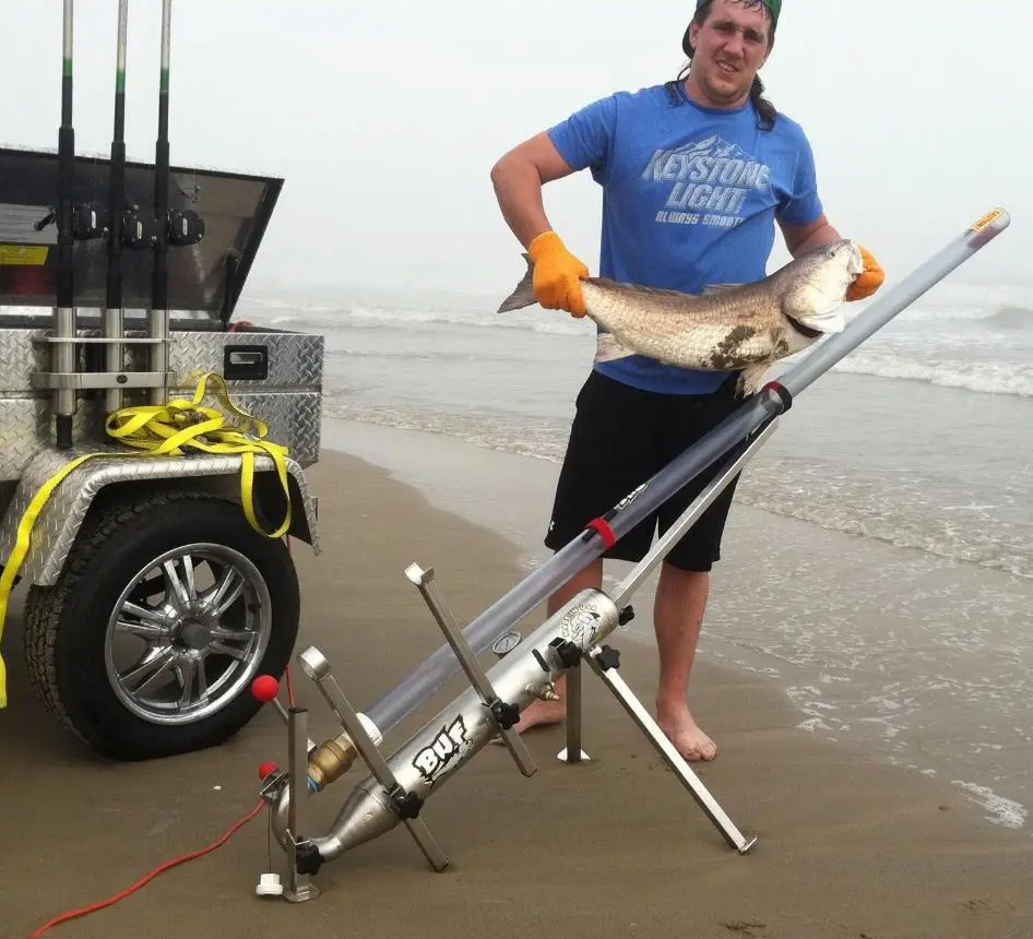 How to Construct a Bait Cannon for Surf Fishing