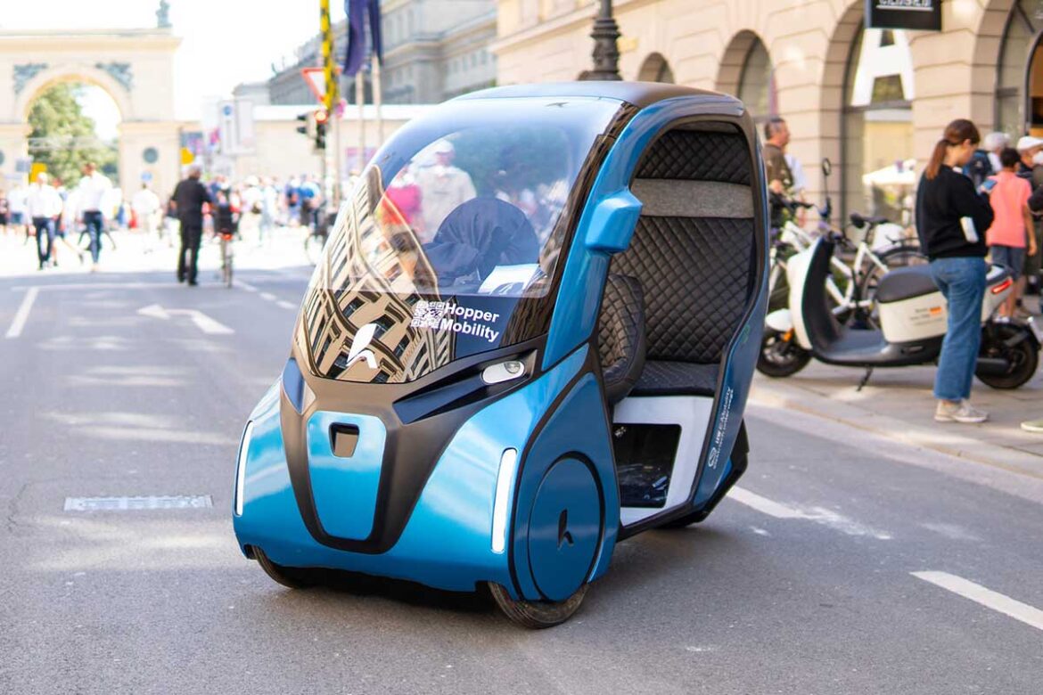 Hopper: The pedal-electric hybrid revolutionizing urban commuting.
