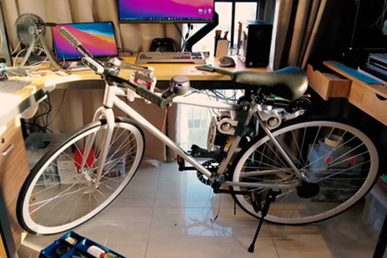 . Powered by AI and advanced sensors, this bike stands and navigates on its own.